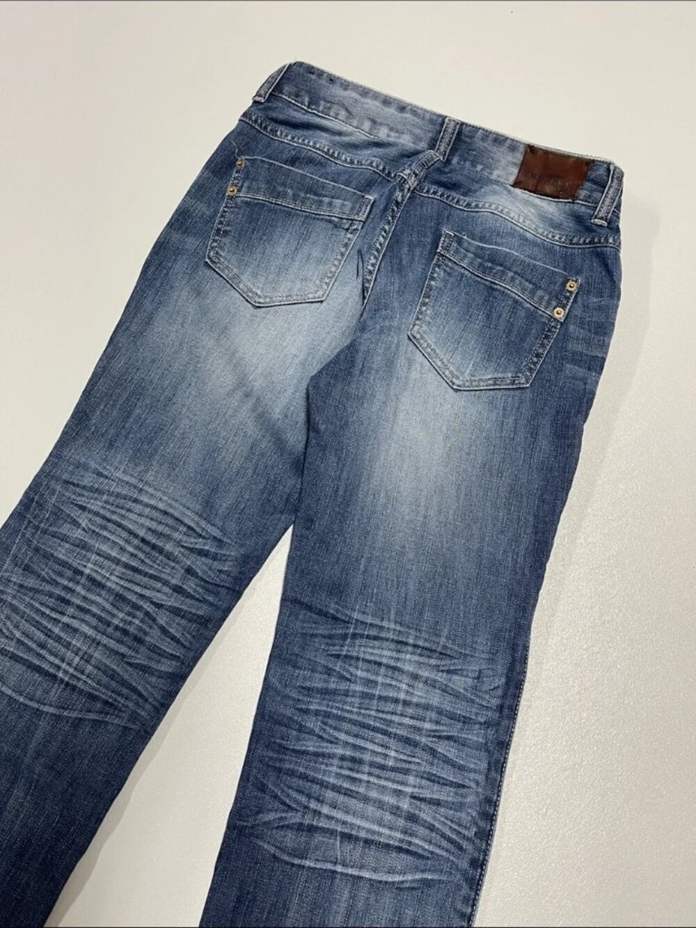 Express Y2K Wide-Leg Jeans in Medium Blue Wash - Picture 5 of 10